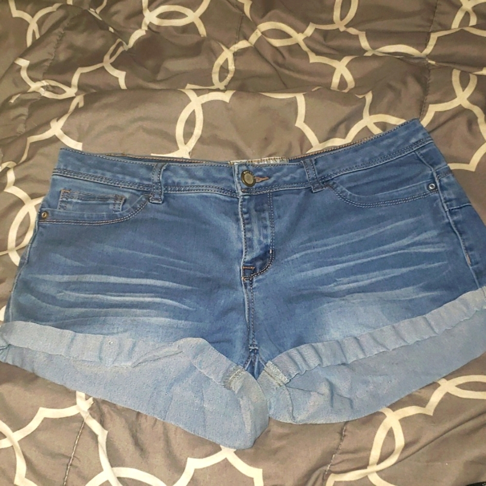 Hot kiss booty lifting shorts